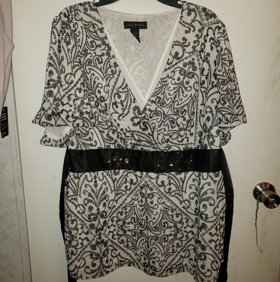 Lane Bryant Tops - Lane Bryant black white V neck top blouse swirl